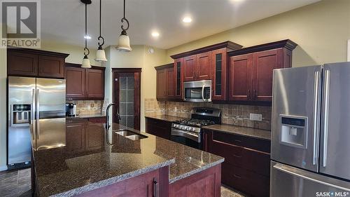 9 Park Boulevard, Melville, SK - Indoor Photo Showing Kitchen With Double Sink With Upgraded Kitchen