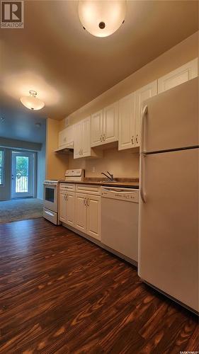323 680 7Th Avenue E, Melville, SK - Indoor Photo Showing Kitchen