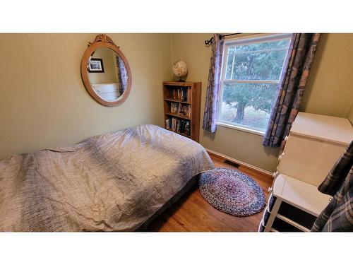 5740 Division Street, Grand Forks, BC - Indoor Photo Showing Bedroom