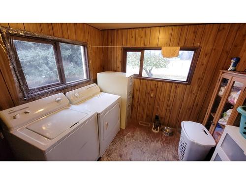 5740 Division Street, Grand Forks, BC - Indoor Photo Showing Laundry Room