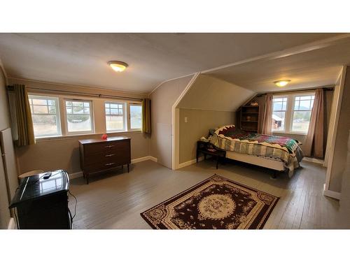 5740 Division Street, Grand Forks, BC - Indoor Photo Showing Bedroom