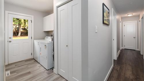 912 7Th Avenue N, Creston, BC - Indoor Photo Showing Laundry Room