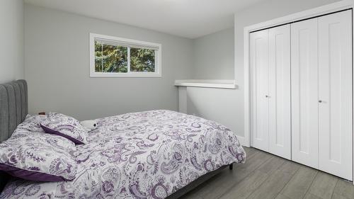 912 7Th Avenue N, Creston, BC - Indoor Photo Showing Bedroom