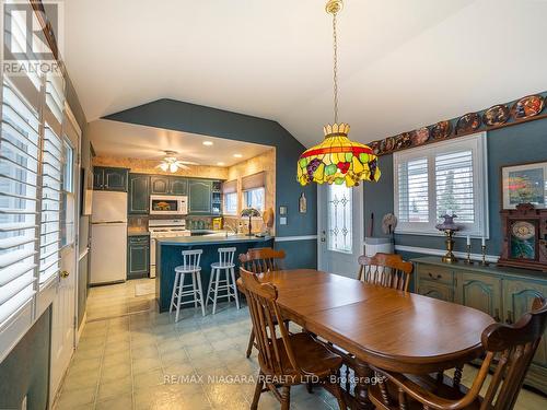 10571 Lakeshore Rd W, Wainfleet, ON - Indoor Photo Showing Dining Room