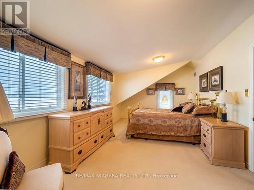 10571 Lakeshore Rd W, Wainfleet, ON - Indoor Photo Showing Bedroom