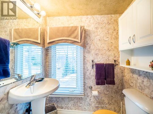 10571 Lakeshore Rd W, Wainfleet, ON - Indoor Photo Showing Bathroom
