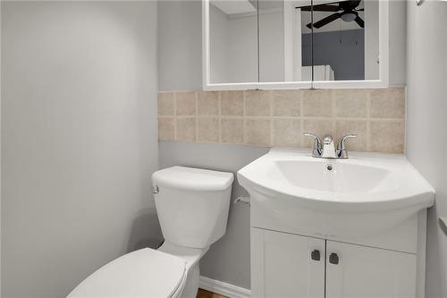 409 Alder Street E, Dunnville, ON - Indoor Photo Showing Bathroom