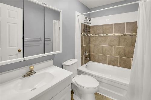 409 Alder Street E, Dunnville, ON - Indoor Photo Showing Bathroom