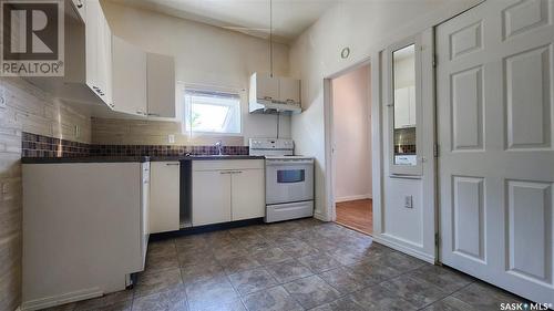135 6Th Avenue W, Melville, SK - Indoor Photo Showing Kitchen