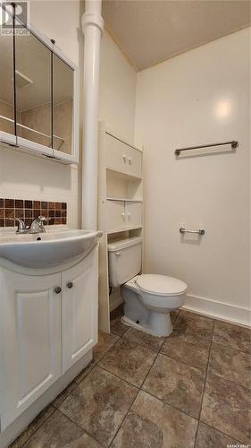 135 6Th Avenue W, Melville, SK - Indoor Photo Showing Bathroom