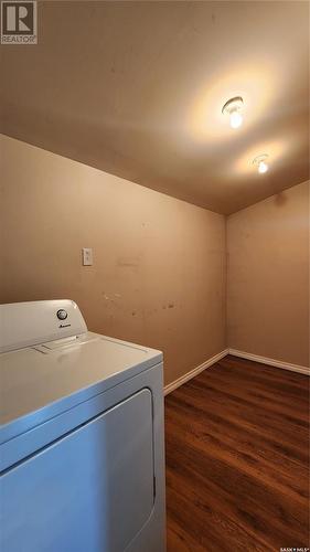 135 6Th Avenue W, Melville, SK - Indoor Photo Showing Laundry Room