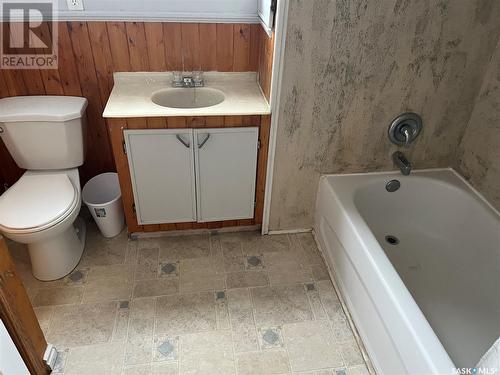 303 3Rd Street E, Wynyard, SK - Indoor Photo Showing Bathroom