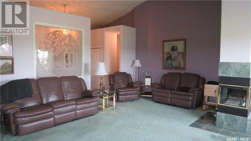 2100 Courtney Street, Regina, SK - Indoor Photo Showing Living Room