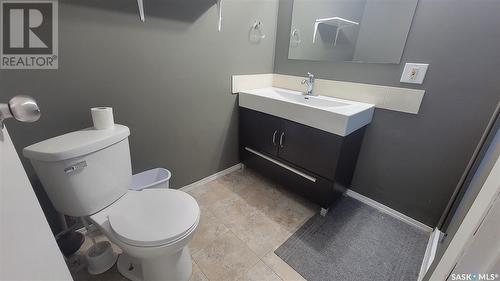 335 Yukon Avenue, Kerrobert, SK - Indoor Photo Showing Bathroom