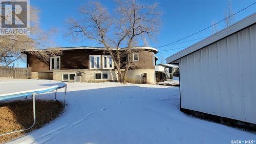 335 Yukon Avenue, Kerrobert, SK - Outdoor