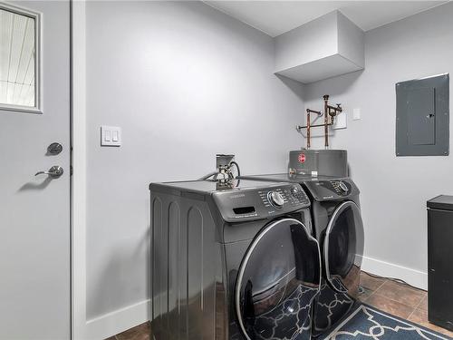 B-860 Kit Cres, Campbell River, BC - Indoor Photo Showing Laundry Room