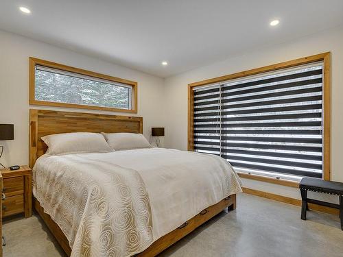 Master bedroom - Ch. Du Golf, Sainte-Lucie-Des-Laurentides, QC - Indoor Photo Showing Bedroom