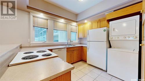 2169 Smith Street, Regina, SK - Indoor Photo Showing Kitchen With Double Sink