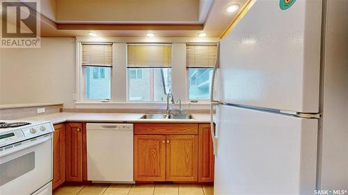 2169 Smith Street, Regina, SK - Indoor Photo Showing Kitchen With Double Sink