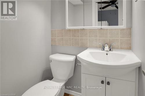 409 Alder Street E, Haldimand, ON - Indoor Photo Showing Bathroom