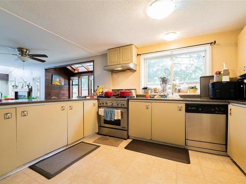 6174 Metral Dr, Nanaimo, BC - Indoor Photo Showing Kitchen
