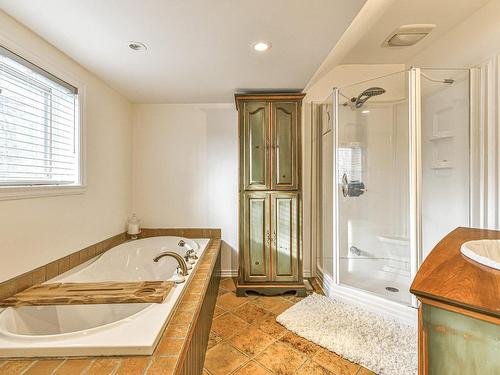 Bathroom - 265 Ch. De La Montagne, Piedmont, QC - Indoor Photo Showing Bathroom