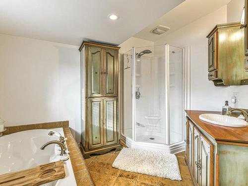 Bathroom - 265 Ch. De La Montagne, Piedmont, QC - Indoor Photo Showing Bathroom