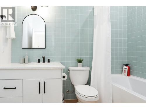 850 Railway Lane Unit# 103, Okanagan Falls, BC - Indoor Photo Showing Bathroom