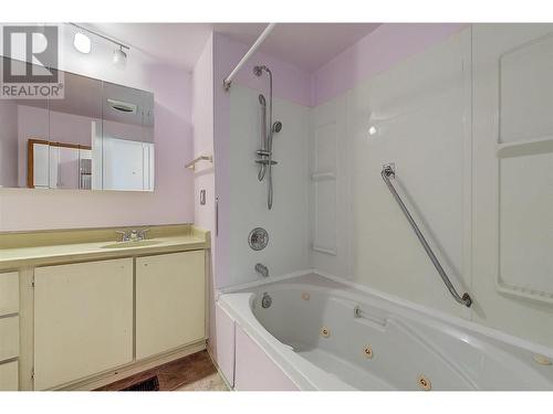 1133 Findlay Road Unit# 110, Rutland, BC - Indoor Photo Showing Bathroom