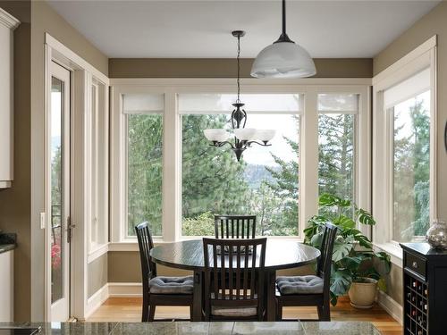 427 Long Ridge Drive, Kelowna, BC - Indoor Photo Showing Dining Room