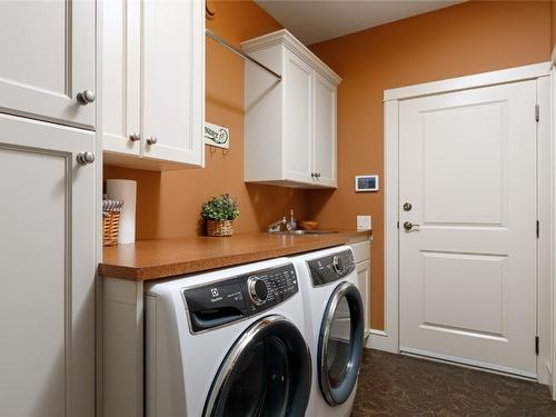 427 Long Ridge Drive, Kelowna, BC - Indoor Photo Showing Laundry Room