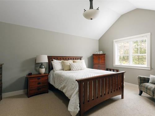 427 Long Ridge Drive, Kelowna, BC - Indoor Photo Showing Bedroom