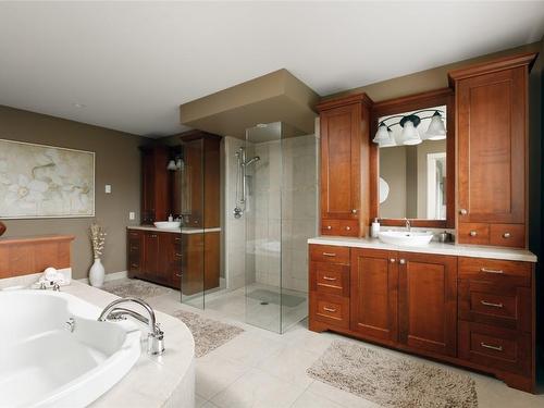 427 Long Ridge Drive, Kelowna, BC - Indoor Photo Showing Bathroom