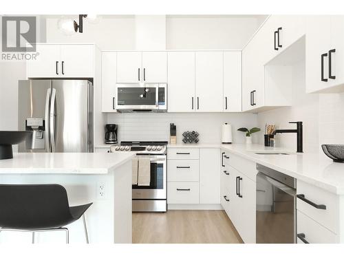 850 Railway Lane Unit# 102, Okanagan Falls, BC - Indoor Photo Showing Kitchen With Upgraded Kitchen
