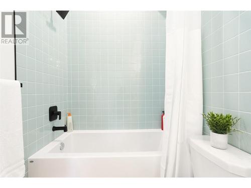 850 Railway Lane Unit# 102, Okanagan Falls, BC - Indoor Photo Showing Bathroom