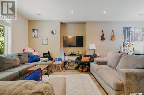 2253 Quebec Street, Regina, SK - Indoor Photo Showing Living Room