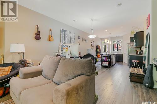 2253 Quebec Street, Regina, SK - Indoor Photo Showing Living Room
