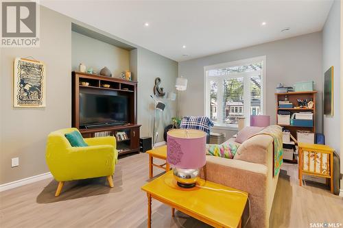 2257 Quebec Street, Regina, SK - Indoor Photo Showing Living Room