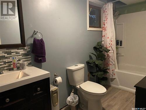 106 6Th Avenue E, Eatonia, SK - Indoor Photo Showing Bathroom