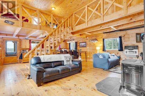 1519 Rockies Rd, Madoc, ON - Indoor Photo Showing Living Room