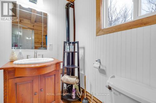 1519 Rockies Rd, Madoc, ON - Indoor Photo Showing Bathroom