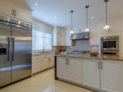 Kitchen - 6 Rue De Savoie, Candiac, QC - Indoor Photo Showing Kitchen With Upgraded Kitchen