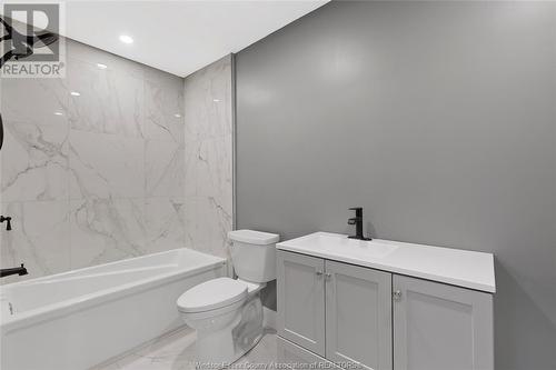 302 Kempt, Amherstburg, ON - Indoor Photo Showing Bathroom