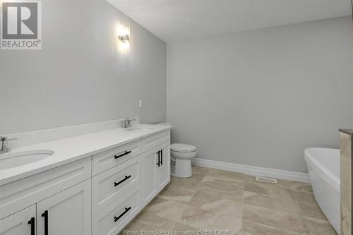 49 Belleview, Kingsville, ON - Indoor Photo Showing Bathroom