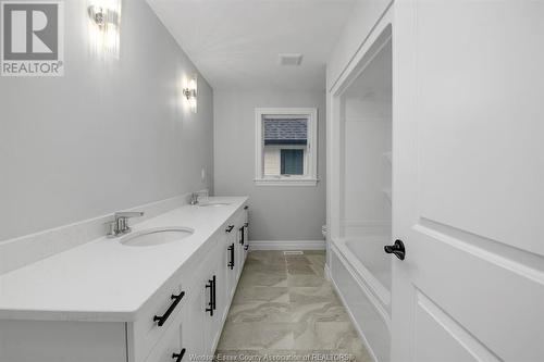 49 Belleview, Kingsville, ON - Indoor Photo Showing Bathroom