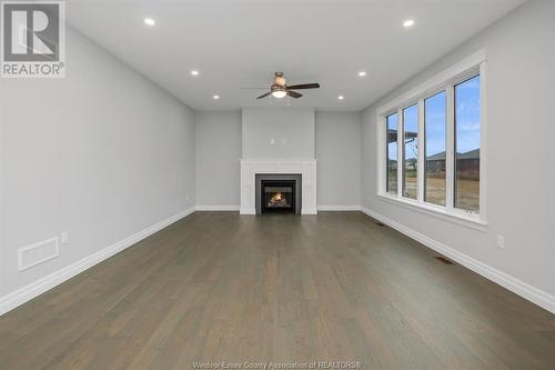 49 Belleview, Kingsville, ON - Indoor With Fireplace