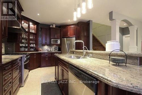 151 Elizabeth St, Oshawa, ON - Indoor Photo Showing Kitchen With Double Sink With Upgraded Kitchen