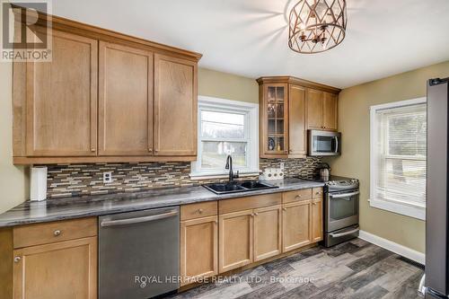 2766 County Rd 40 Rd, Quinte West, ON - Indoor Photo Showing Kitchen With Double Sink