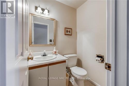 143 Briarsdale Crescent, Welland, ON - Indoor Photo Showing Bathroom