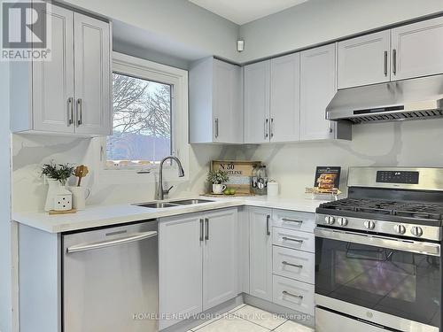 7 Glenbury Drive, Vaughan, ON - Indoor Photo Showing Kitchen With Double Sink